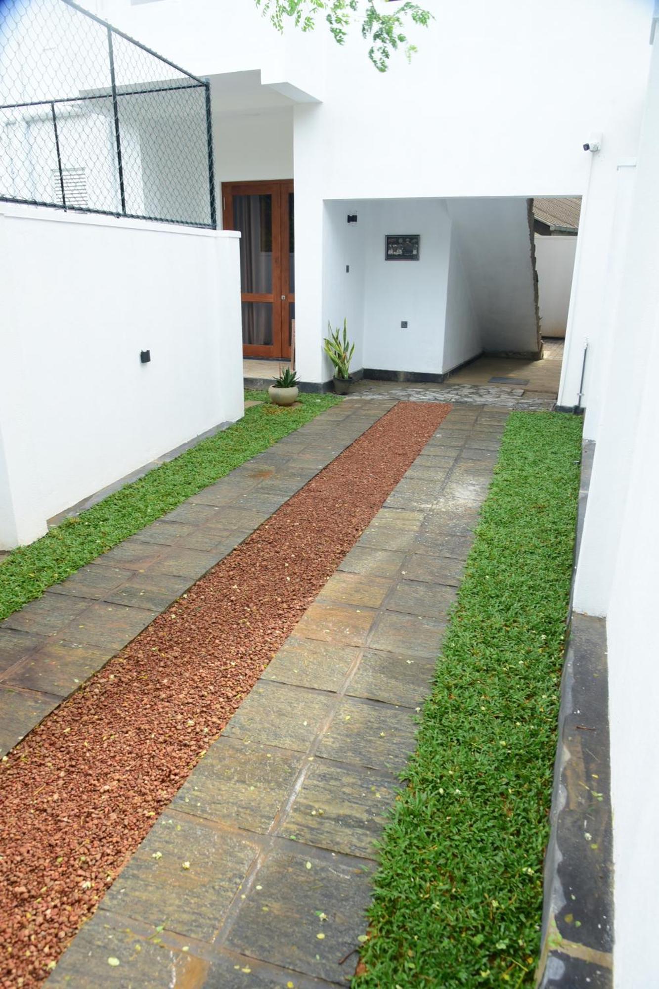 Ocean Ripples Hotel Hikkaduwa Exterior foto